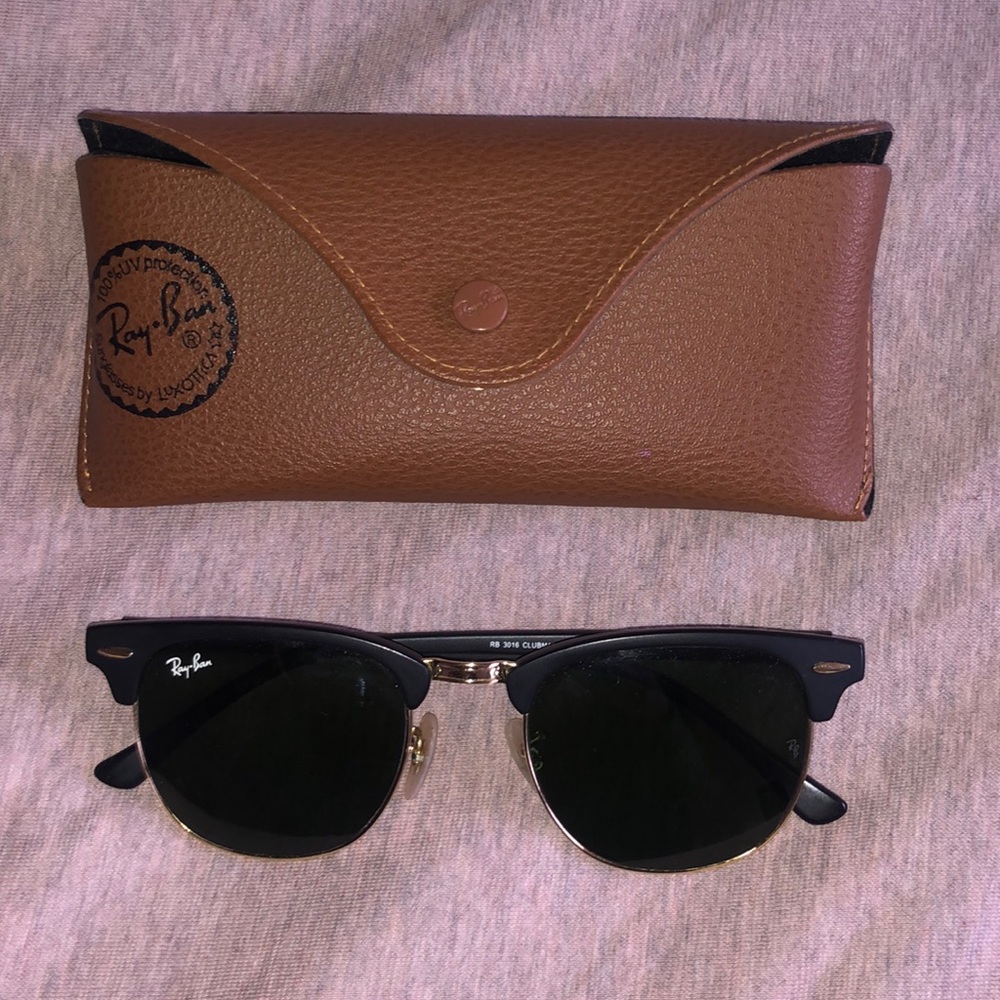 Black Ray-Ban Clubmaster Classic with case